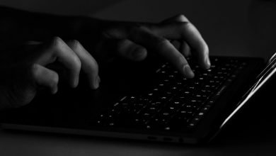 تحذر Apple مستخدمي iPhone في 100 دولة من ضحايا برامج التجسس تحذر Apple مستخدمي iPhone في 100 دولة من ضحايا برامج التجسس